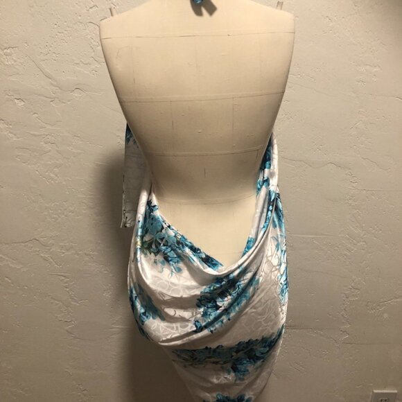 NEW Cavin Klien scarf or cover up /wrap - Picture 7 of 7